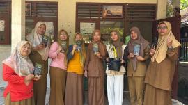 Mengubah Sampah Jadi Manfaat: Edukasi Biopori dalam Pot untuk Guru SD N Sawah